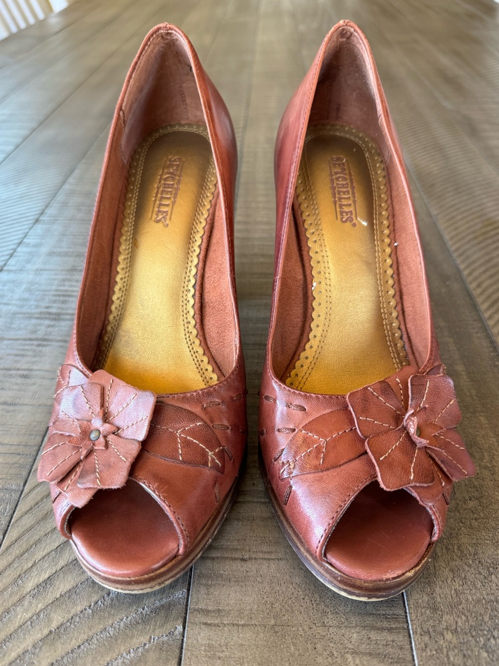 Seychelles Floral Leather Boho
Peep Toe Block Heel Pump Women's Size 7.5 (NWOT)